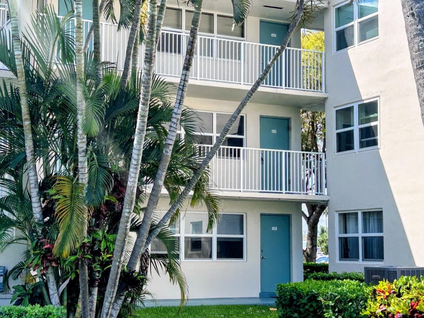 230 Horizons E 205, Boynton Beach, FL 33435 photo 3