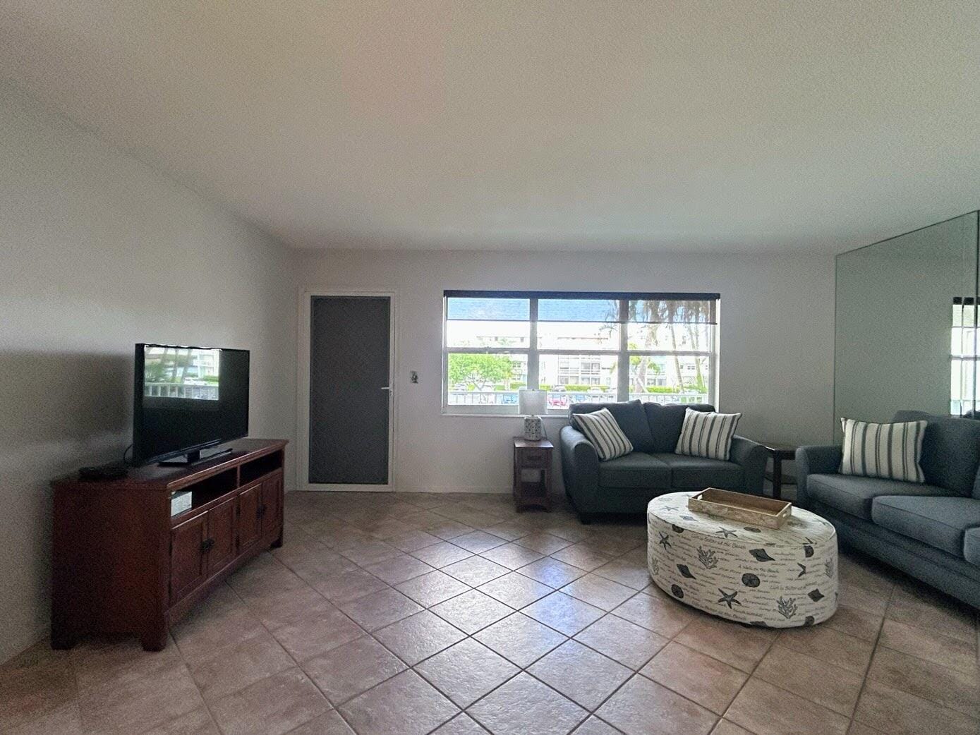230 Horizons E 205, Boynton Beach, FL 33435 photo 6