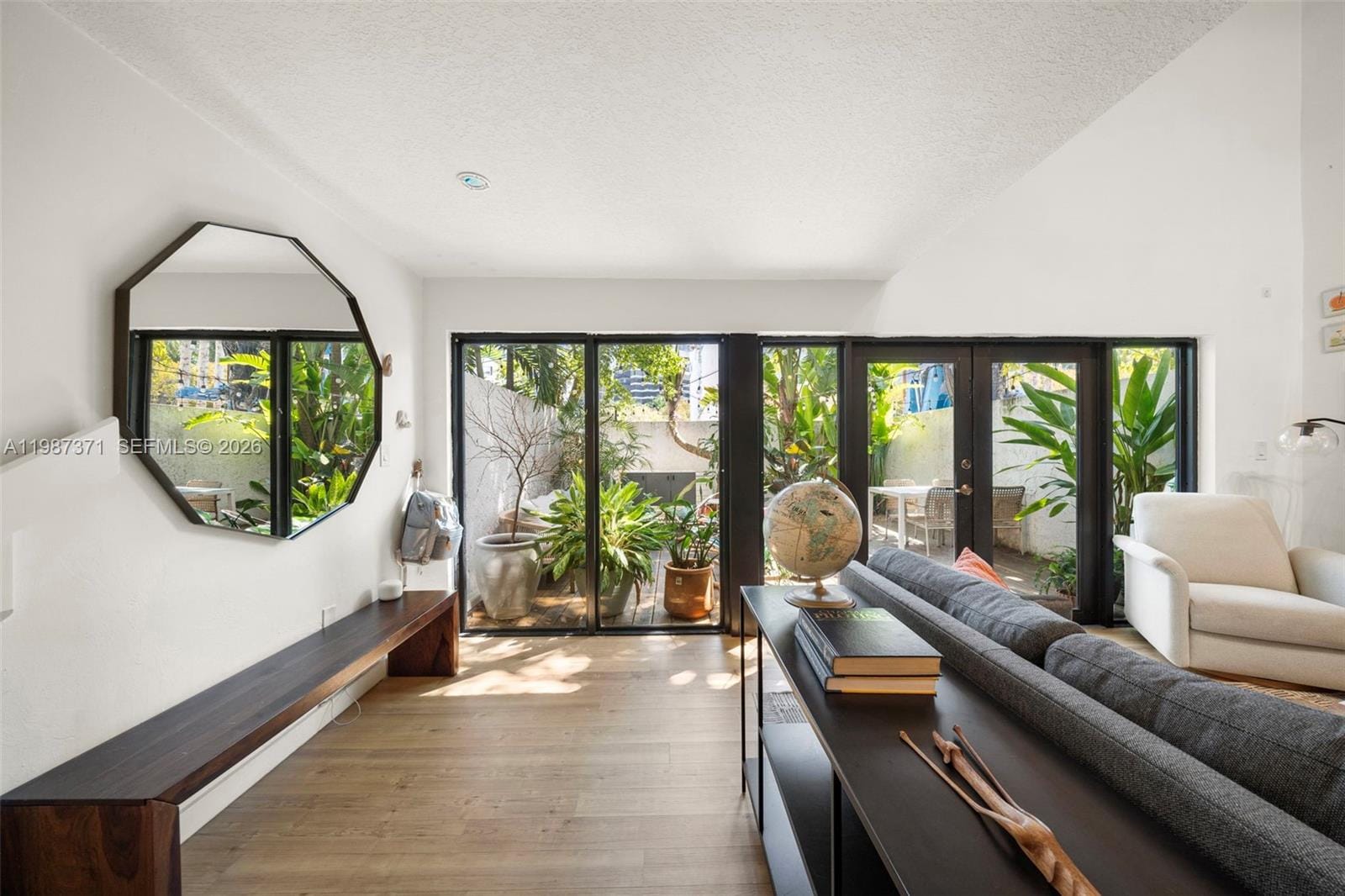3237 Mary Street 6 — photo 7