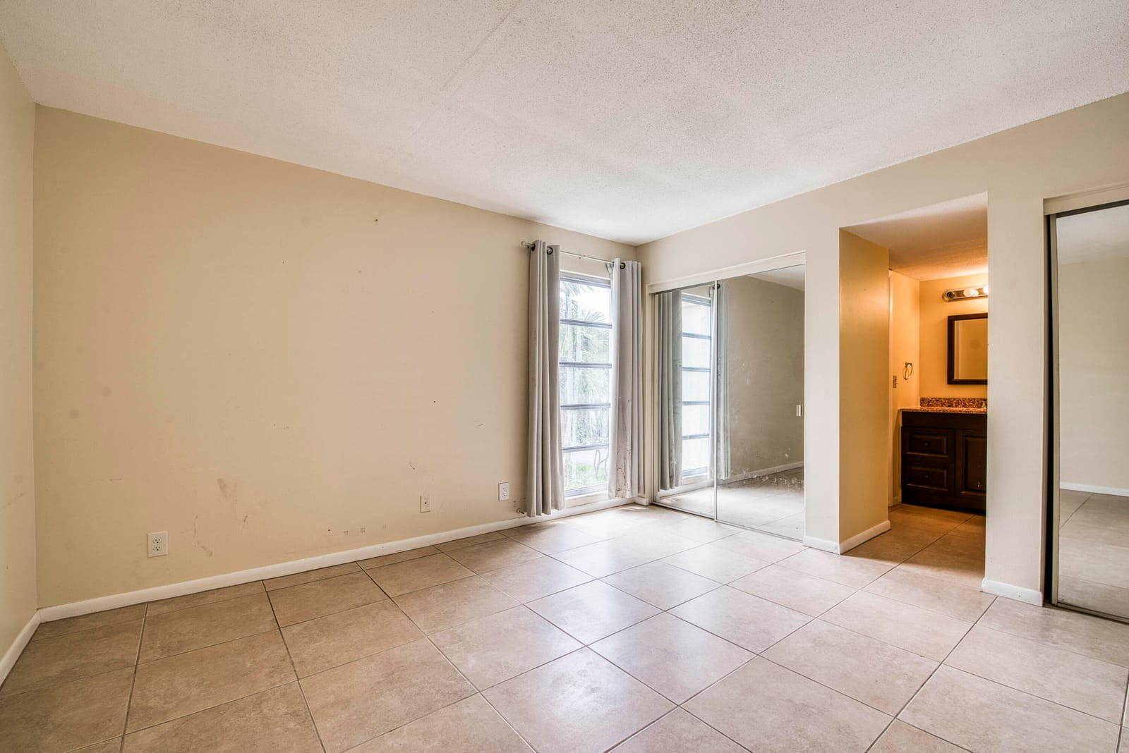 2528 Boundbrook Drive S 205, West Palm Beach, FL 33406 photo 14