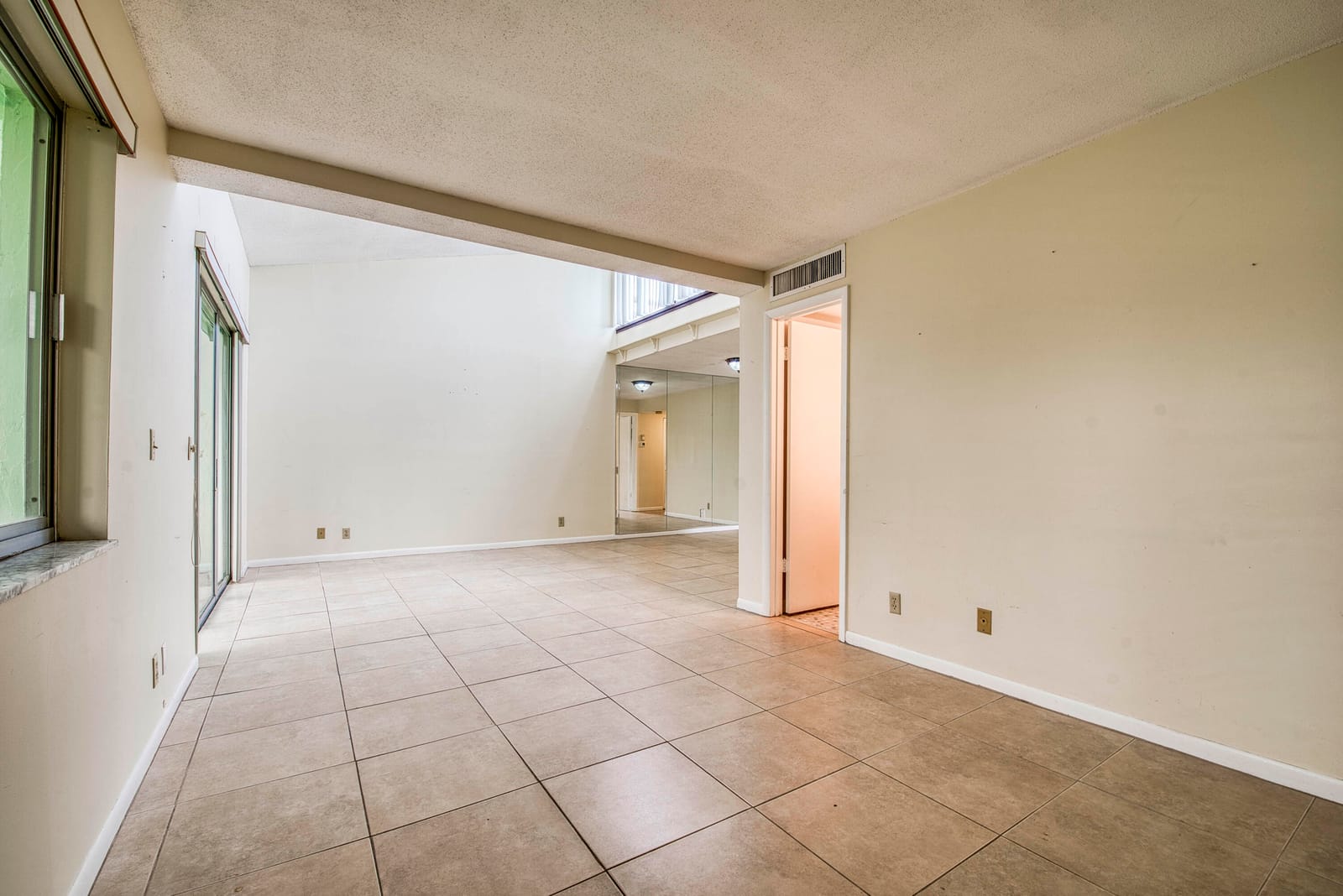 2528 Boundbrook Drive S 205 — photo 6