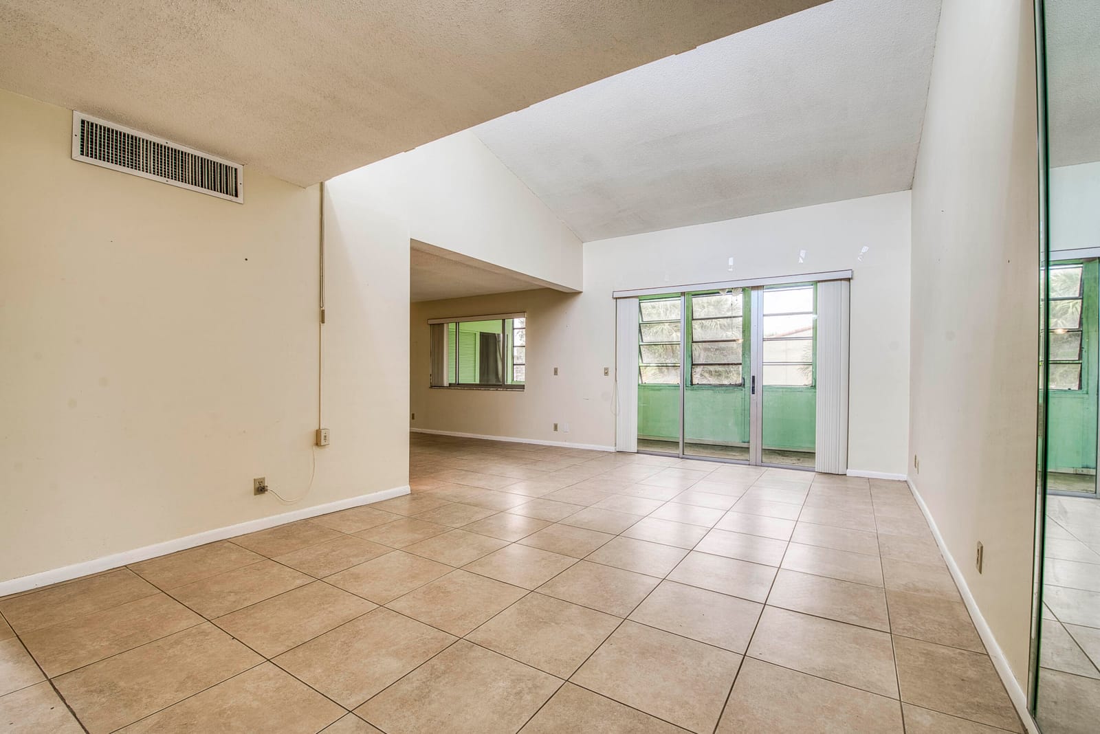 2528 Boundbrook Drive S 205 — photo 9