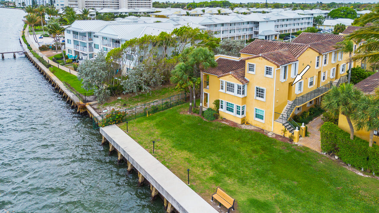 1060 Lake Shore Drive 201, West Palm Beach, FL 33403, West Palm Beach