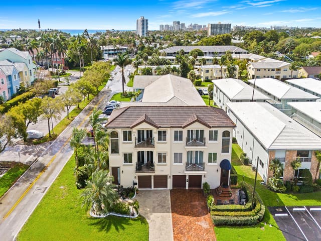 2839 NE 28th Avenue, sold in Lighthouse Point 2nd Sec, Lighthouse Point, FL