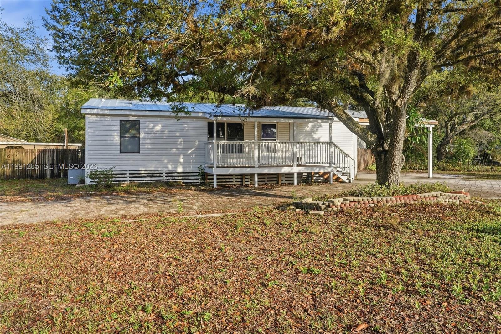 740 Bennett Avenue — photo 2