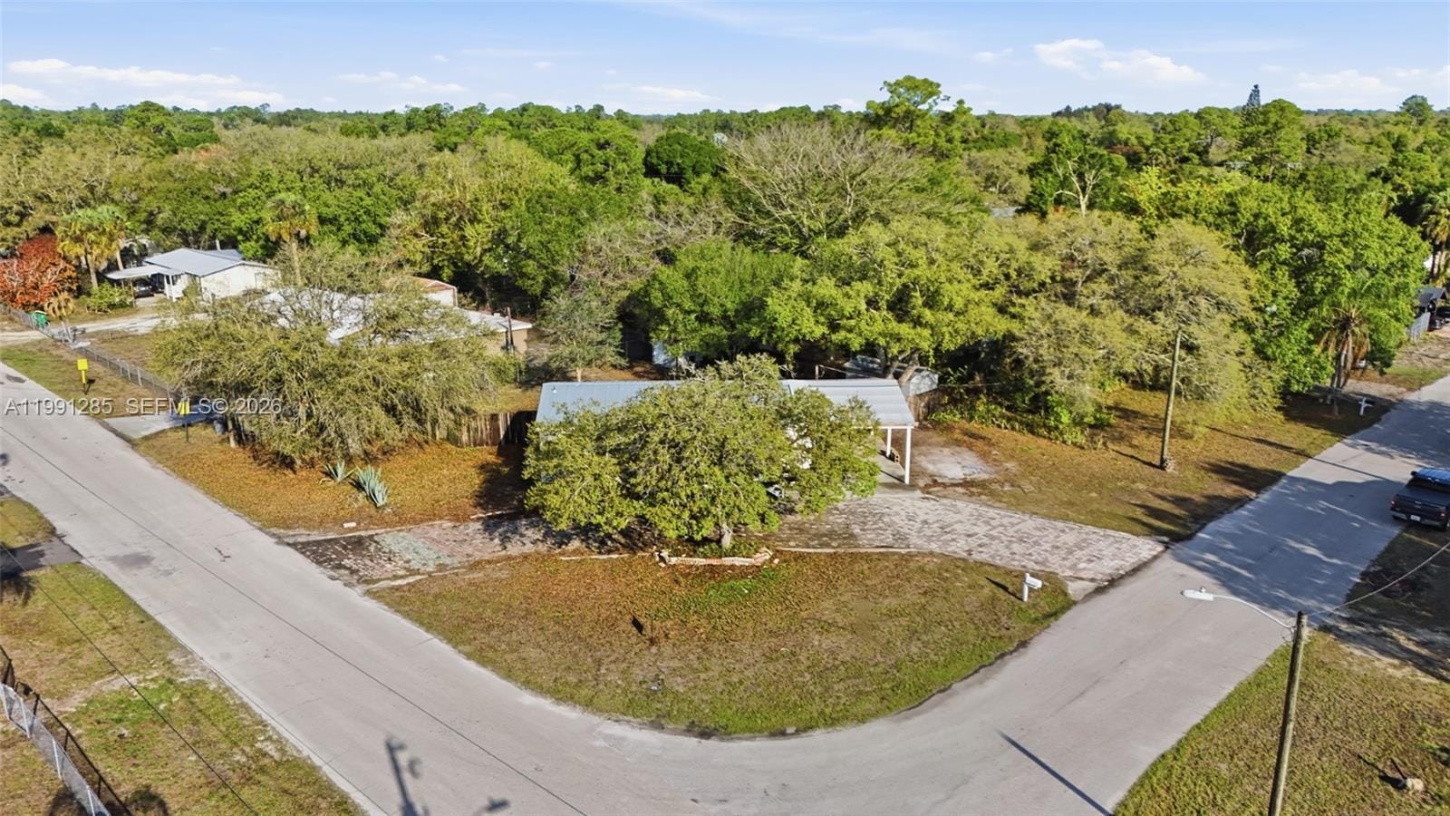 740 Bennett Avenue — photo 4