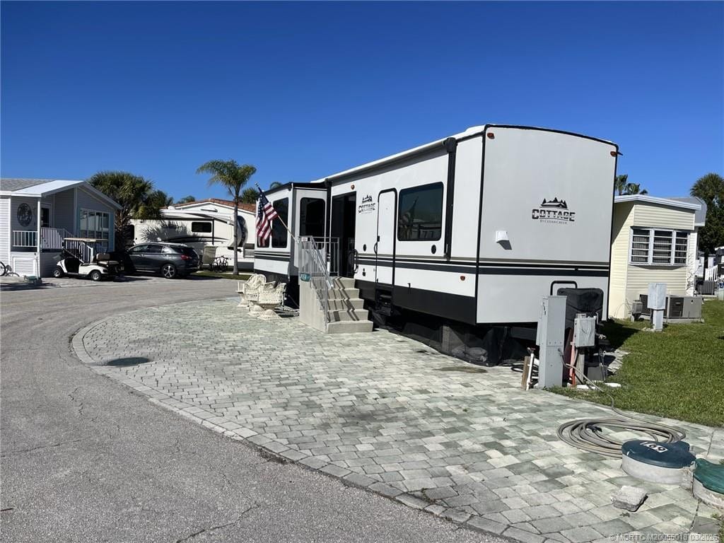 769 Nettles Boulevard, Jensen Beach, FL 34957 photo 4
