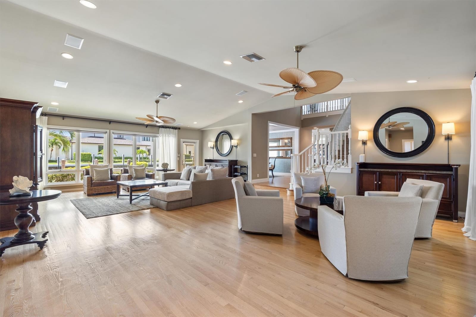 703 Royal Plaza Drive — photo 3