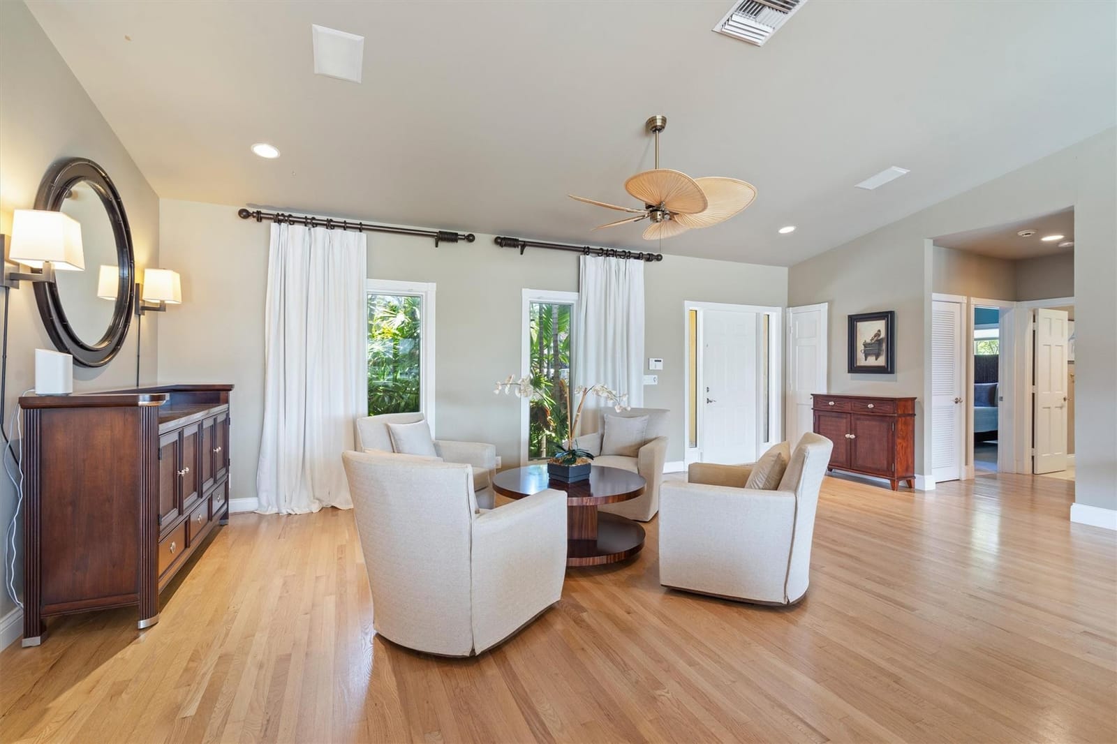 703 Royal Plaza Drive — photo 4