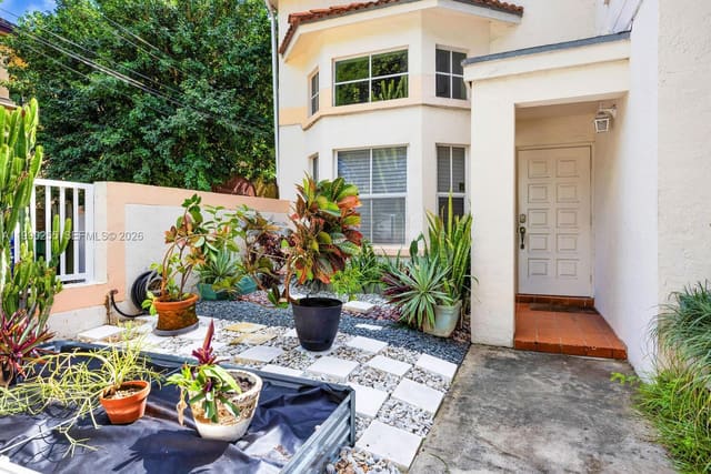 2996 Jackson Avenue B, Coconut Grove, FL 33133