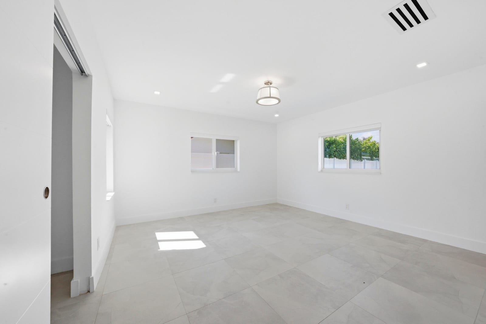 2001 NE 17th Way — photo 12