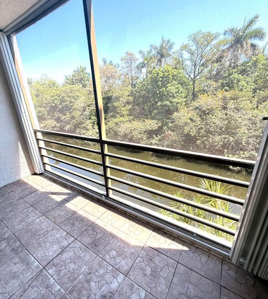105 Royal Park Drive 3a, Oakland Park, FL 33309 photo 3