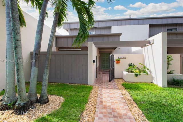 10520 SW 75th Lane, sold in Creekside Villas Sec1, Miami, FL