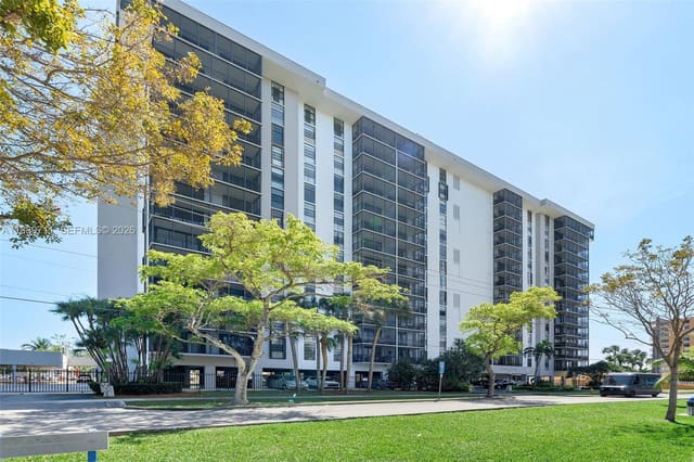 2500 NE 135th Street Unit#B206, sold in Dorset House Condo, North Miami, FL