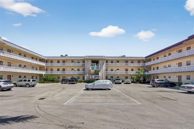 4299 NW 16th Street 202, Ashley Hall, Lauderhill, FL