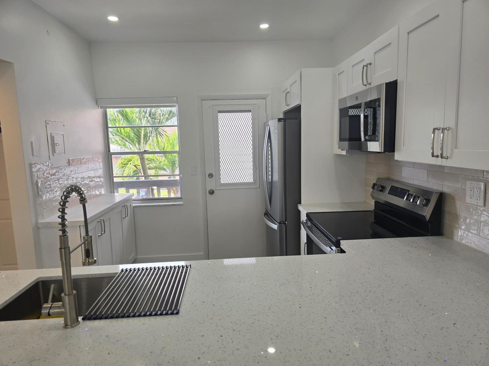 18555 NE 14th Avenue 709 — photo 9