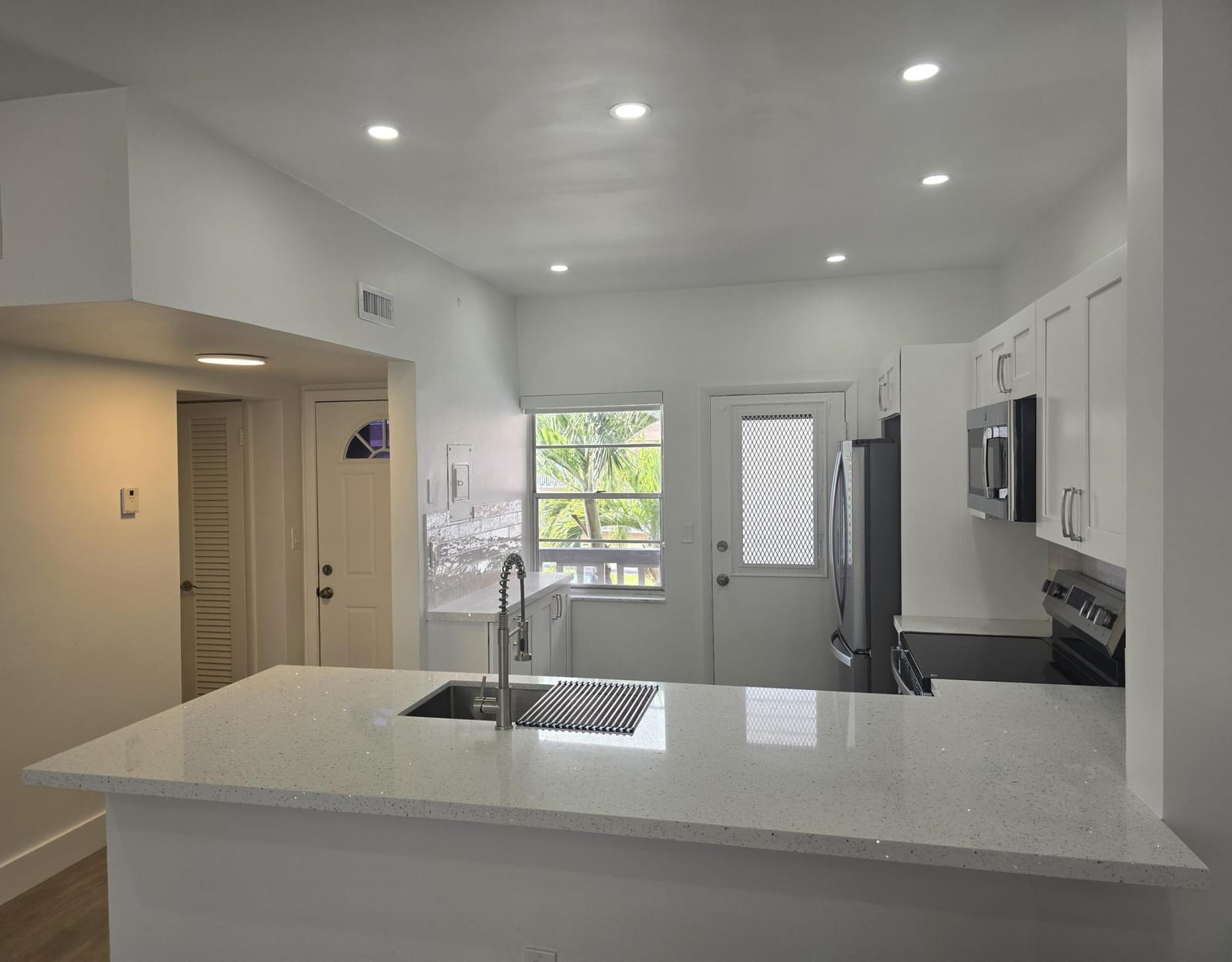 18555 NE 14th Avenue 709 — photo 10