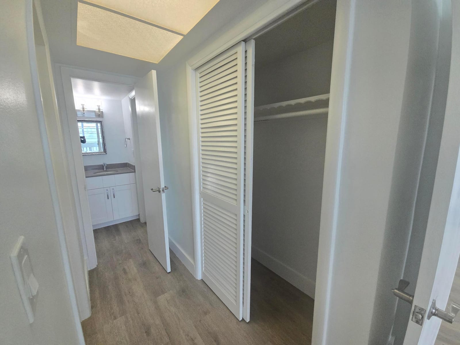 18555 NE 14th Avenue 709, Miami, FL 33179 photo 17