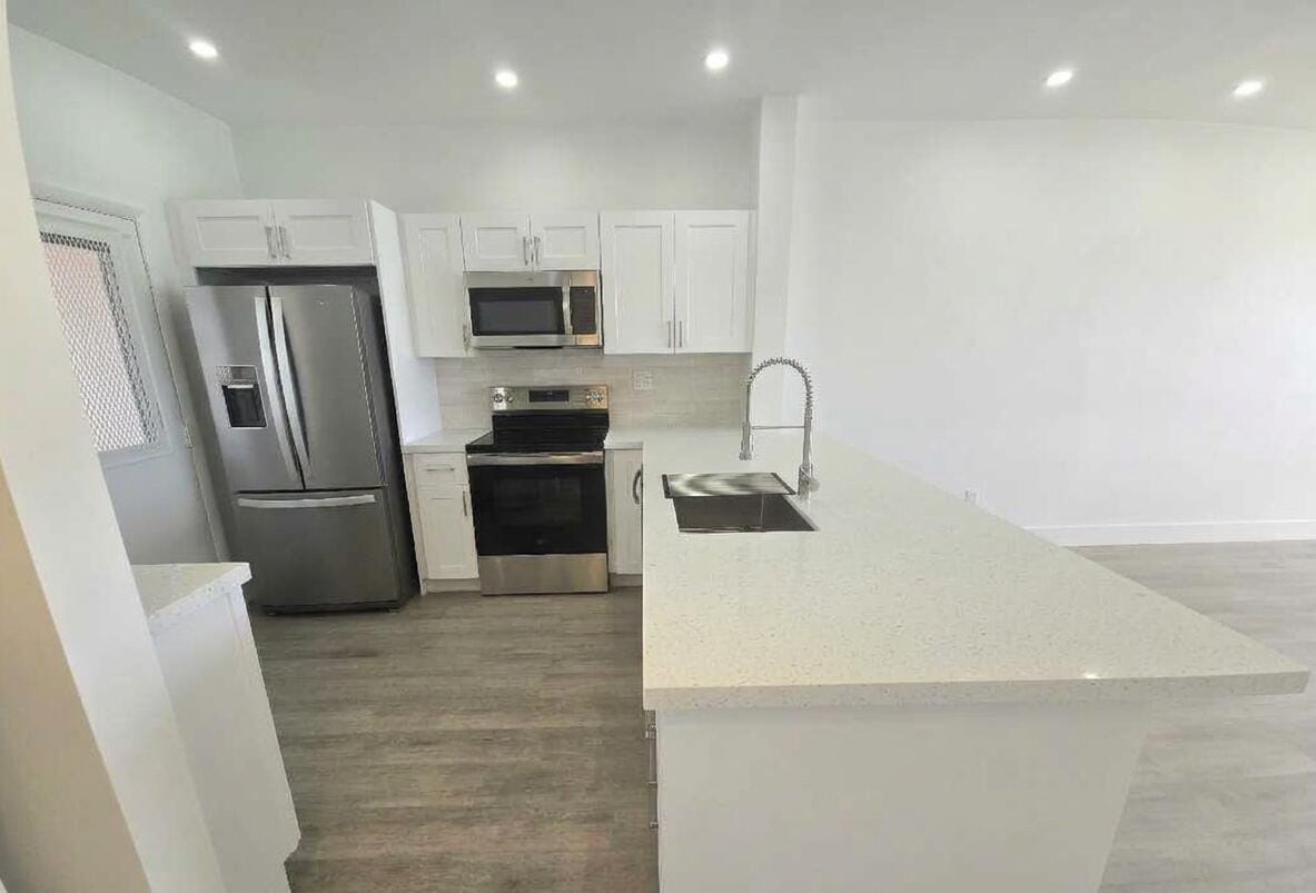 18555 NE 14th Avenue 709 — photo 4