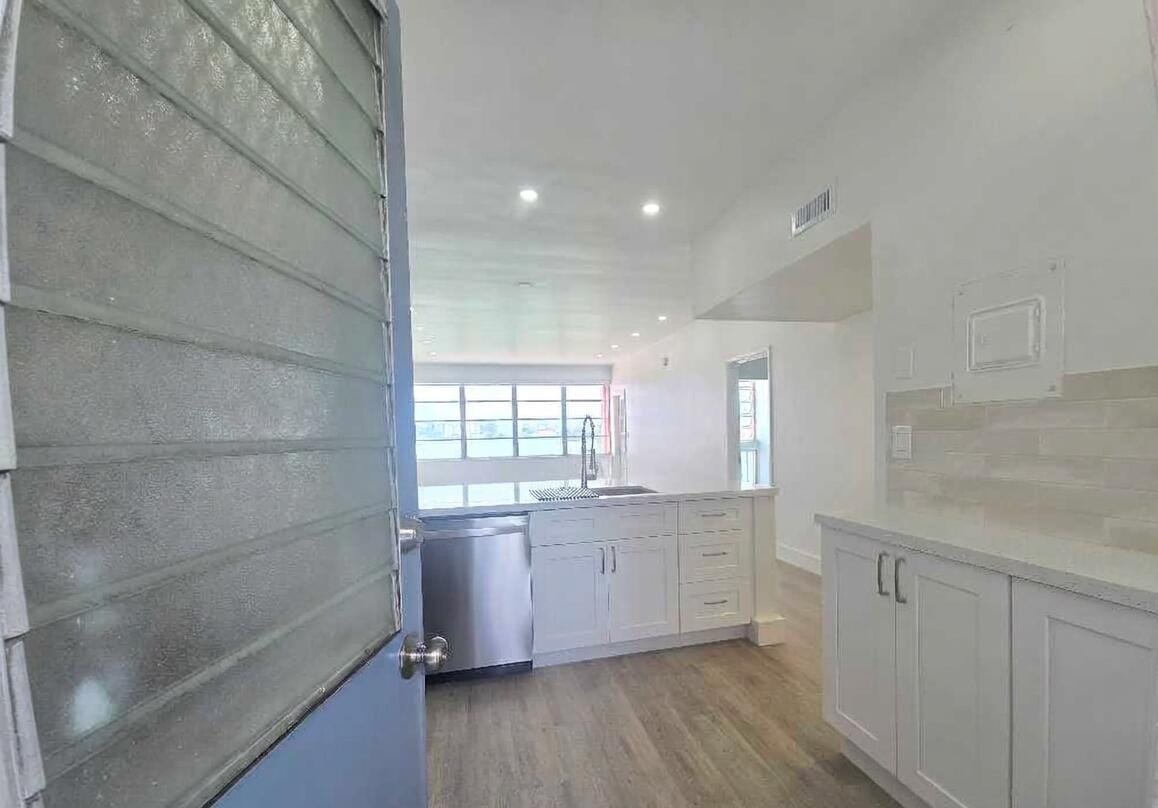 18555 NE 14th Avenue 709 — photo 5