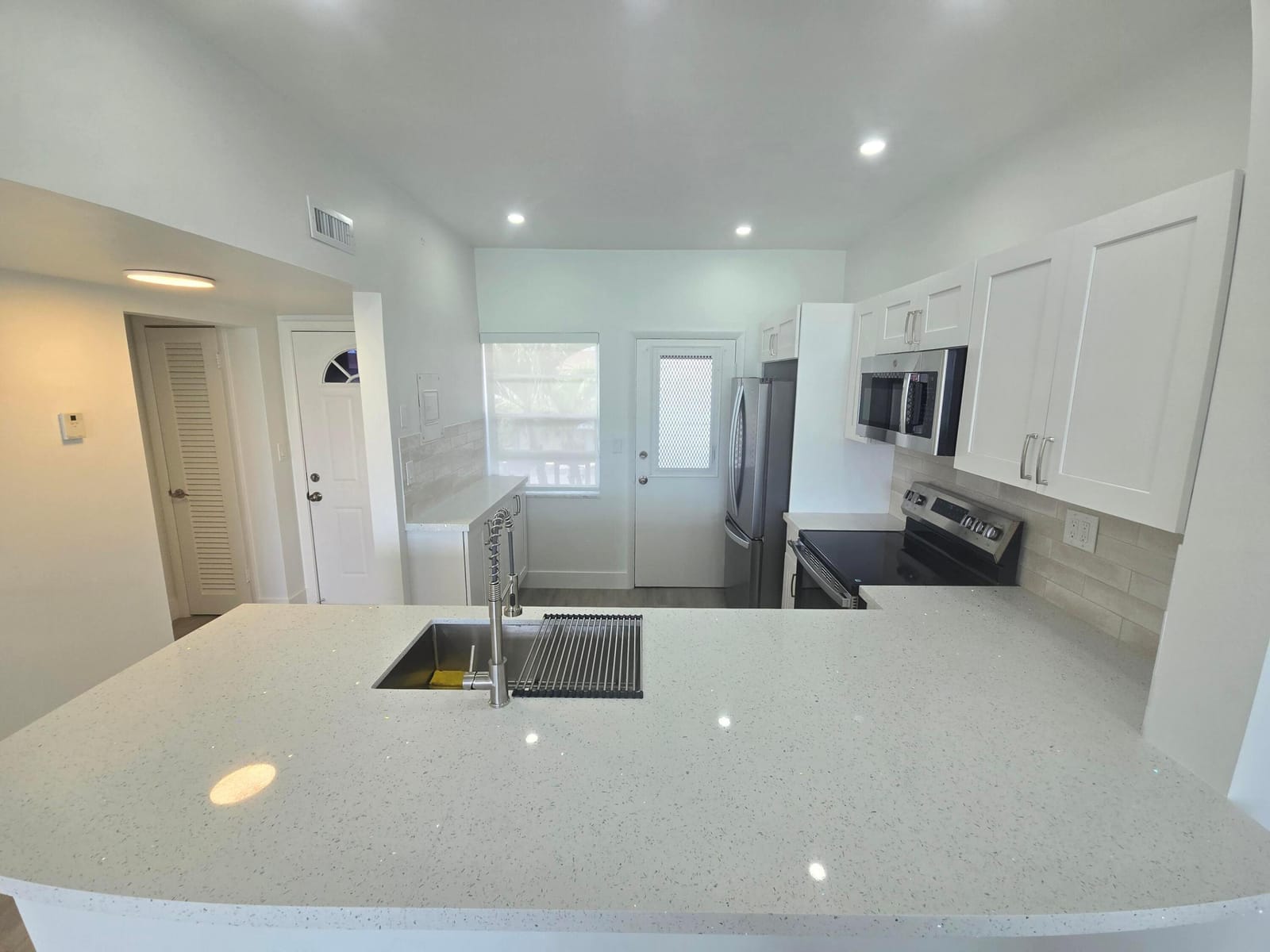 18555 NE 14th Avenue 709 — photo 8