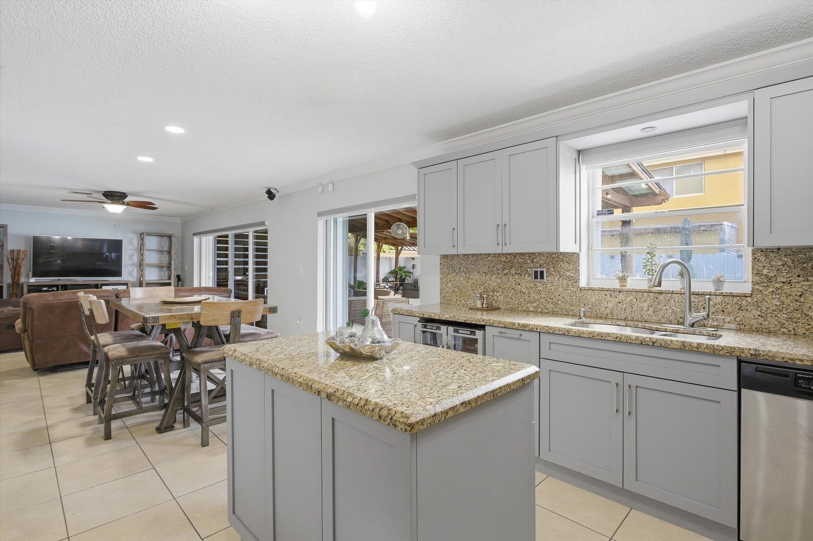 18811 NW 80th Avenue, Hialeah, FL 33015 photo 27
