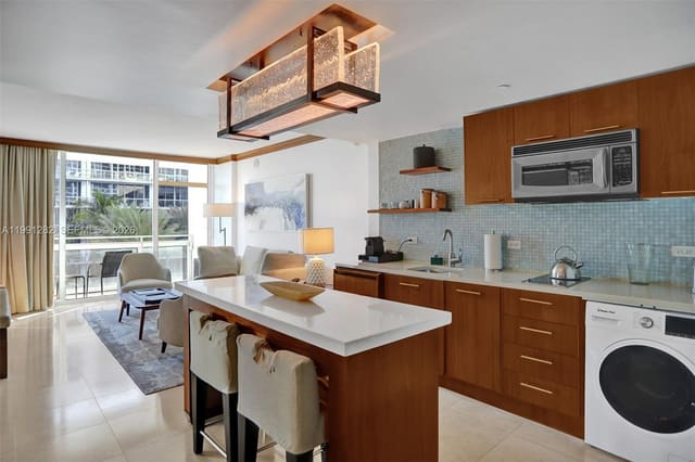 6801 Collins Avenue 309 Door #314, Miami Beach, FL 33141