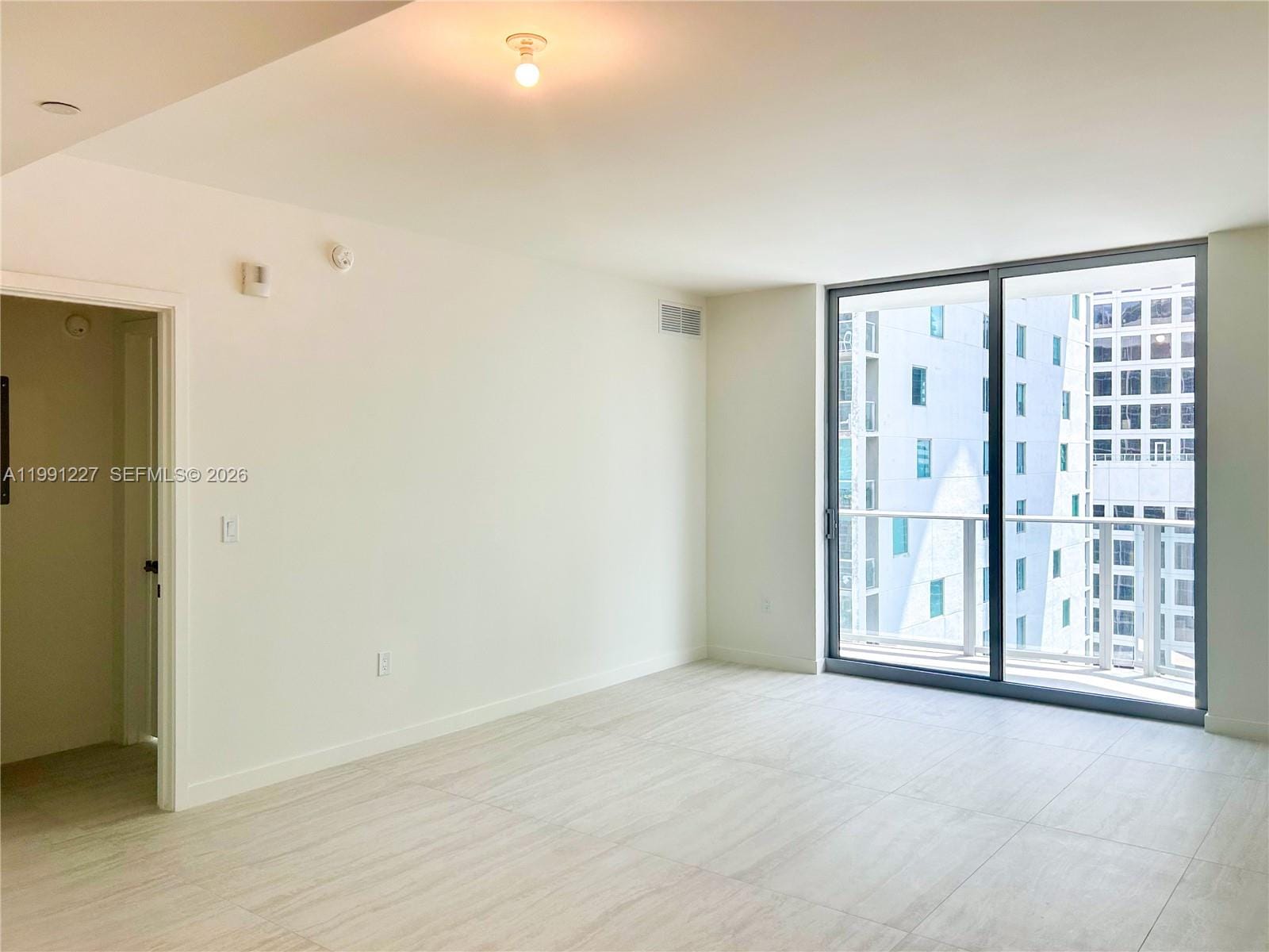 77 SE 5th Street 3614 — photo 9