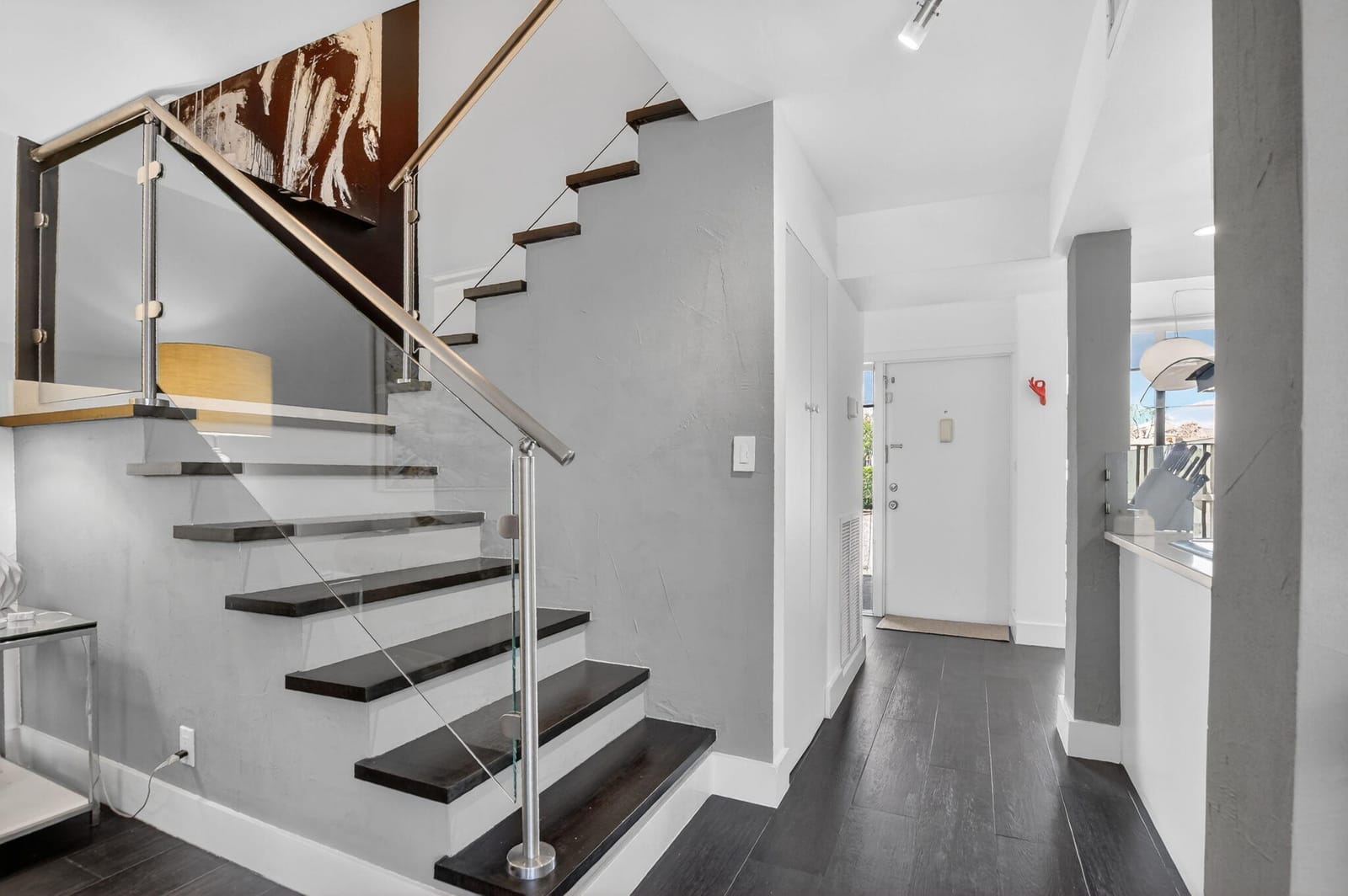 2306 Bridgewood Drive — photo 2