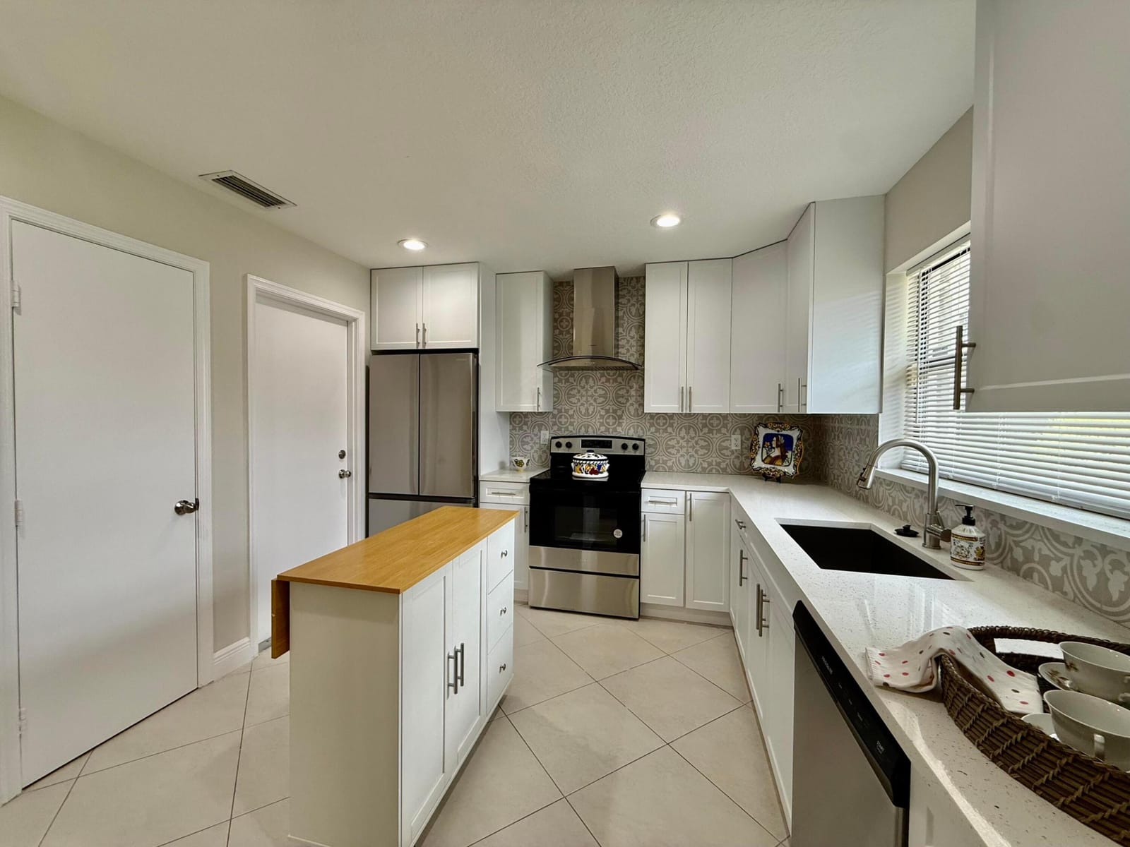 9890 Pecan Tree Drive B — photo 6