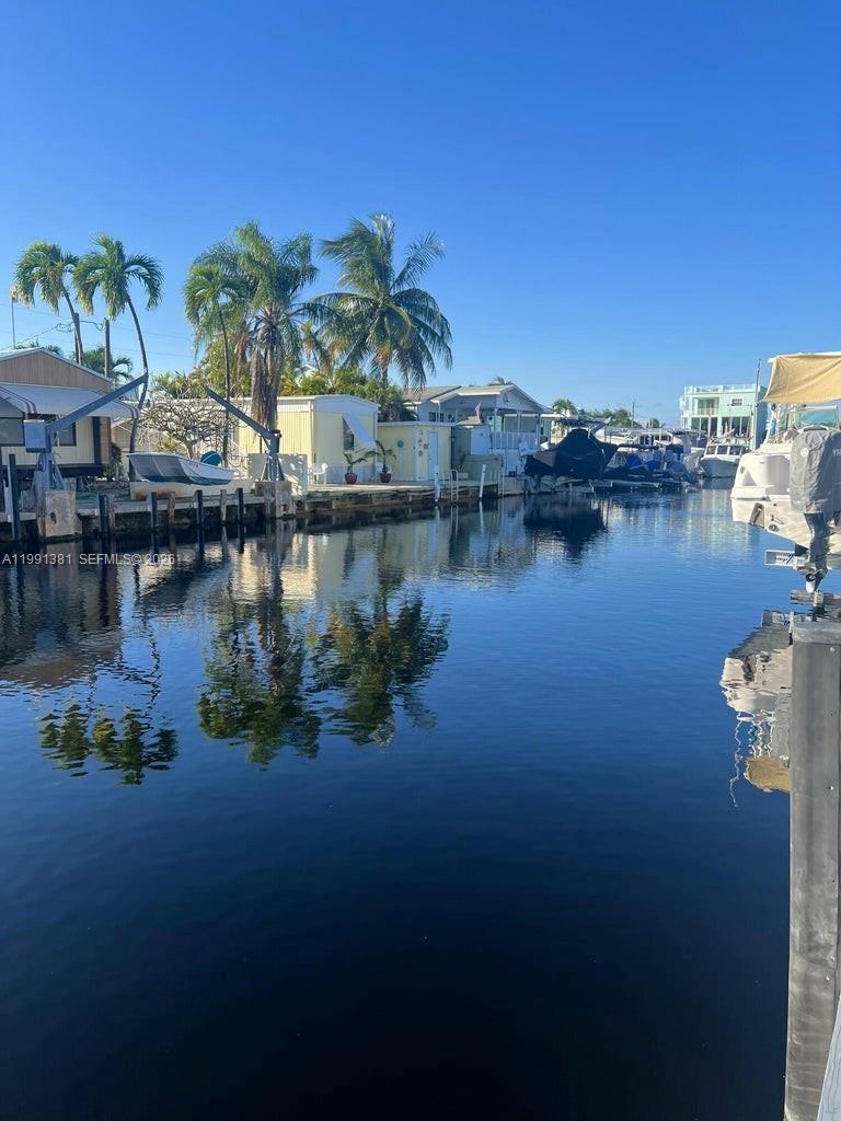 8 Grassy Road, Key Largo, FL 33037