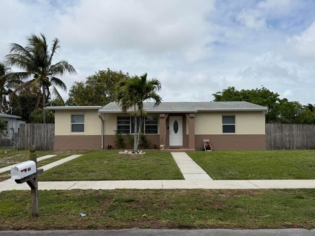 709 Caddie Place, sold in Golfview Heights 8, West Palm Beach, FL
