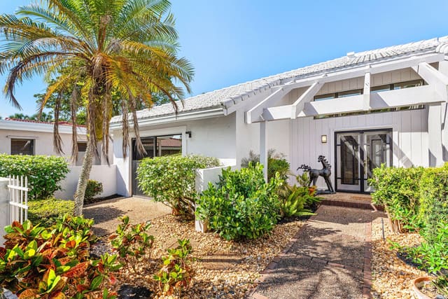 35 Estate Drive, sold in Estates At Hunters Run Condo, Boynton Beach, FL