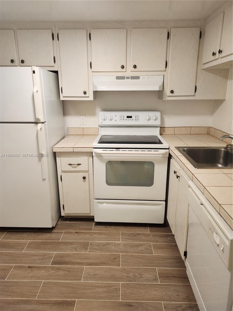 9410 Poinciana Place 101 — photo 10