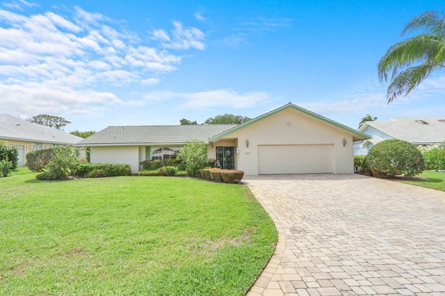 3482 SE Court Drive, Yacht & Country Club Of S, Stuart, FL