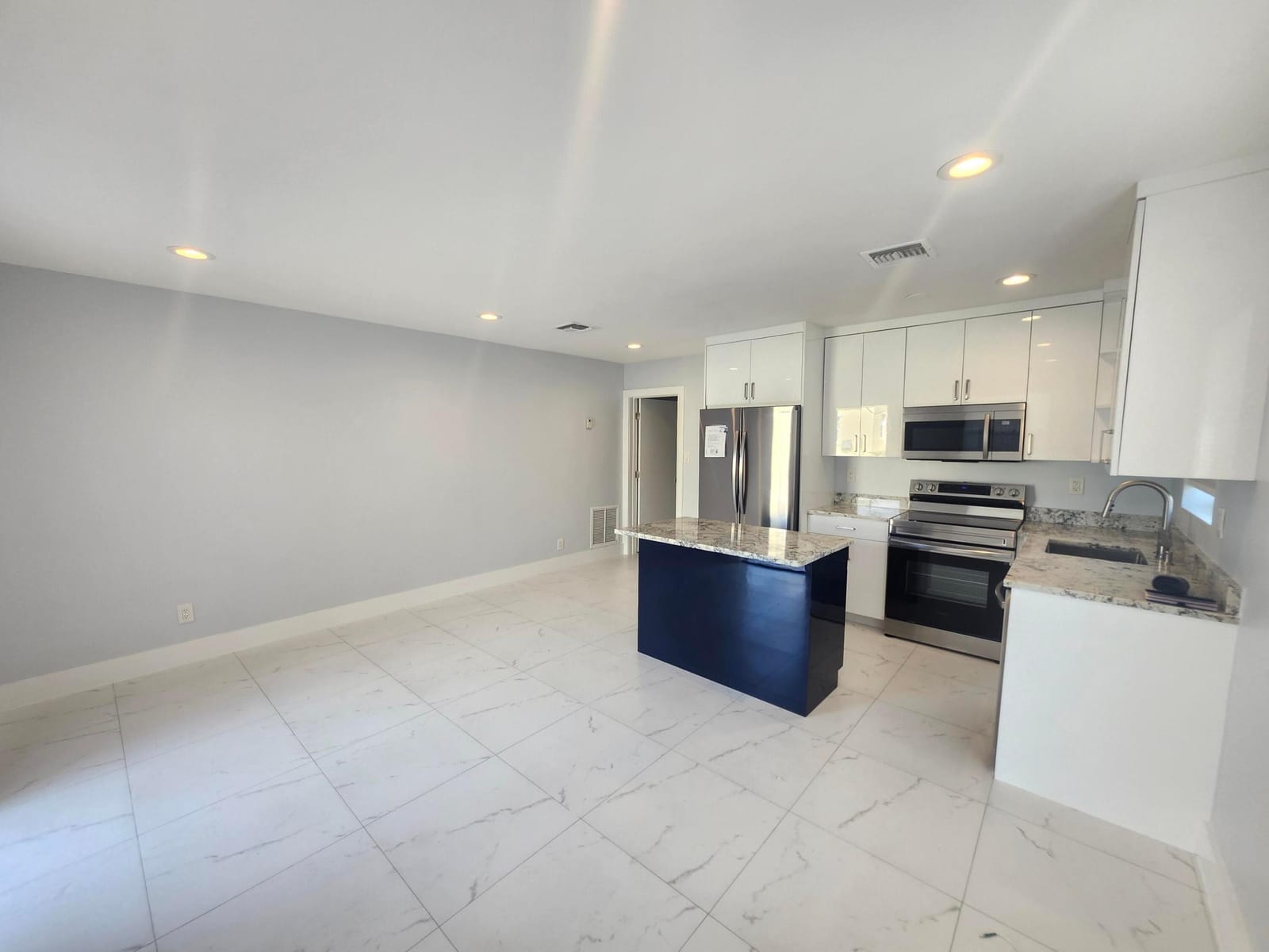 511 N 60th Way East Apartment — photo 6