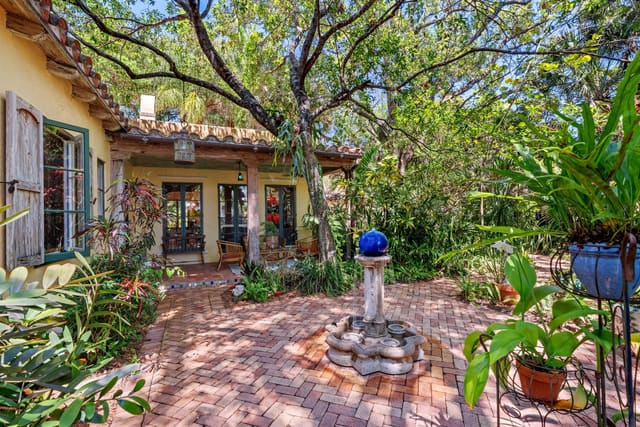 825 Alamanda Street, Boca Raton, FL 33486