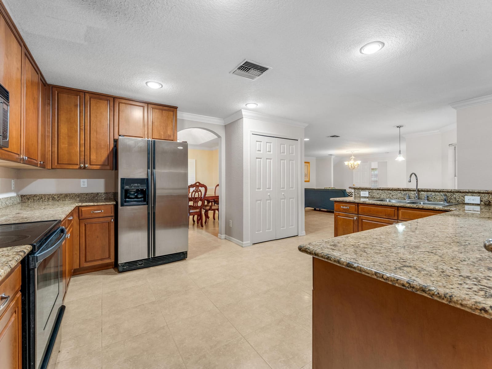 430 SE Thanksgiving Avenue — photo 11
