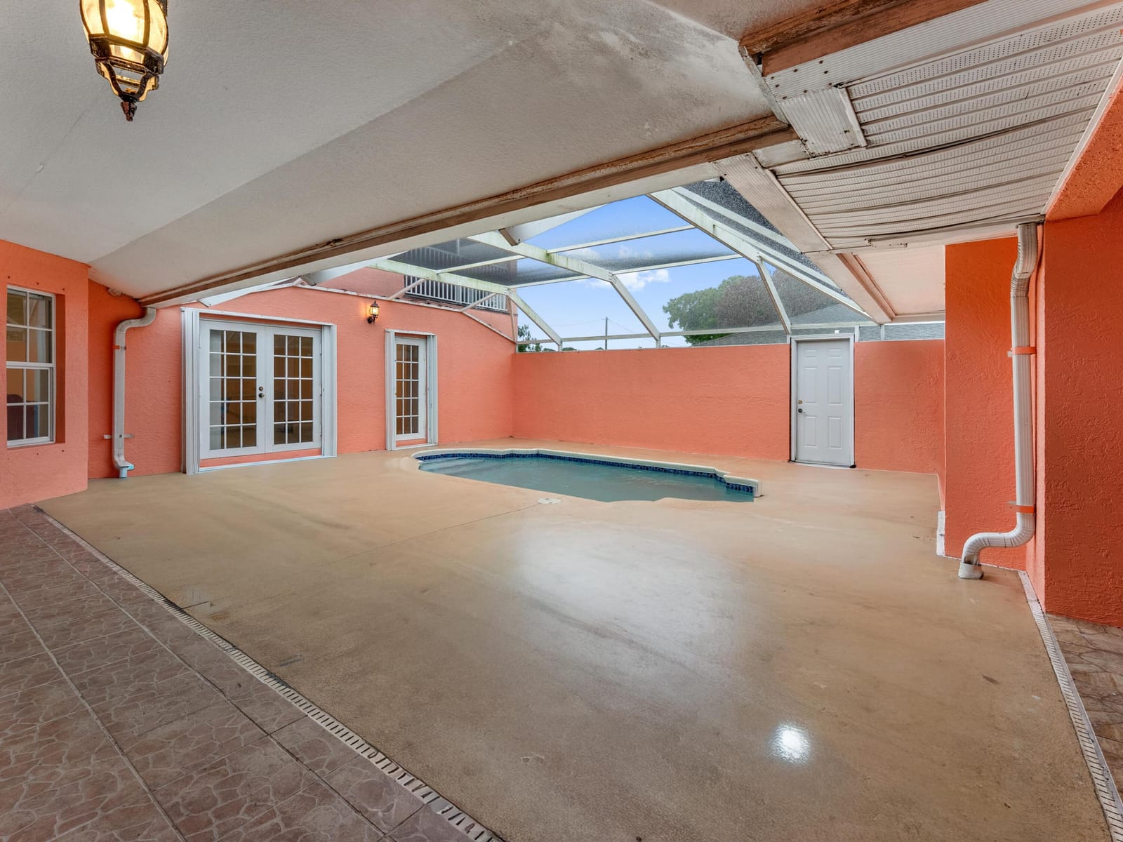430 SE Thanksgiving Avenue — photo 8
