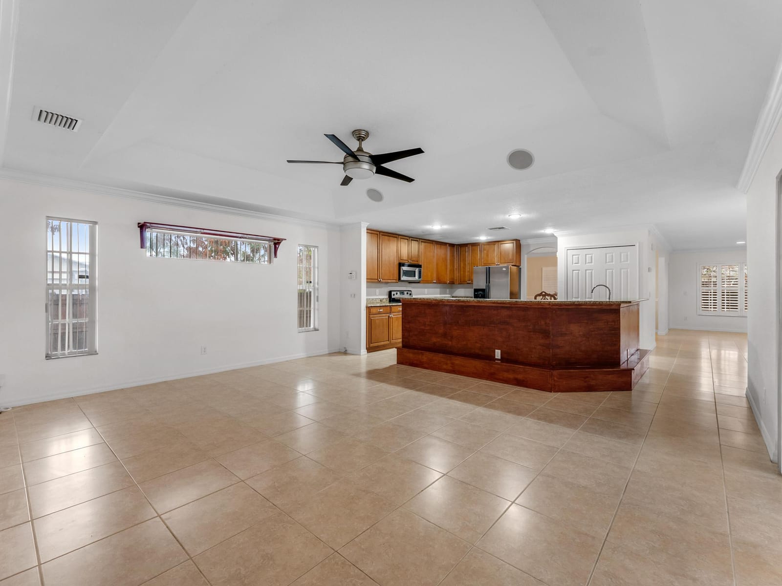 430 SE Thanksgiving Avenue — photo 9