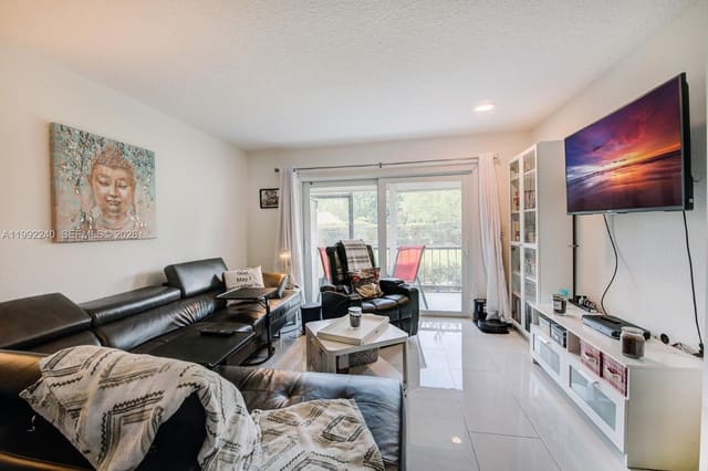 6200 NW 44th Street 109, Lauderhill, FL 33319