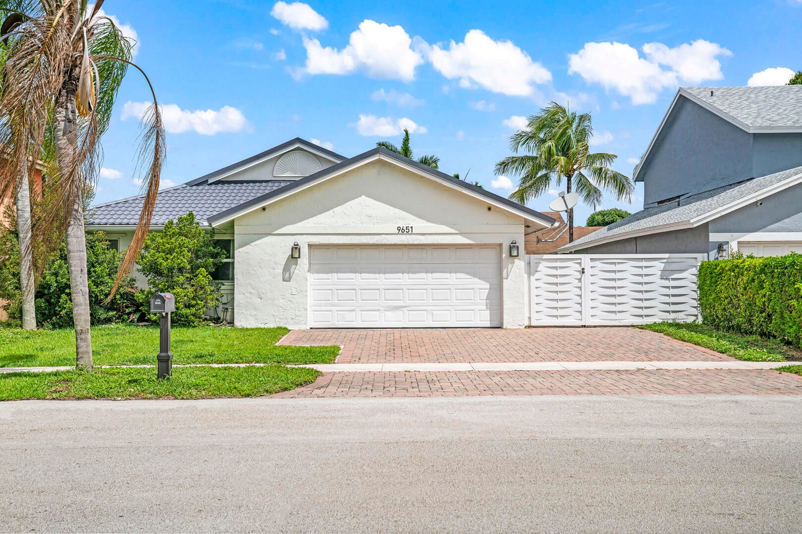 9651 SW 9th Court, Pembroke Pines, FL 33025 photo 2