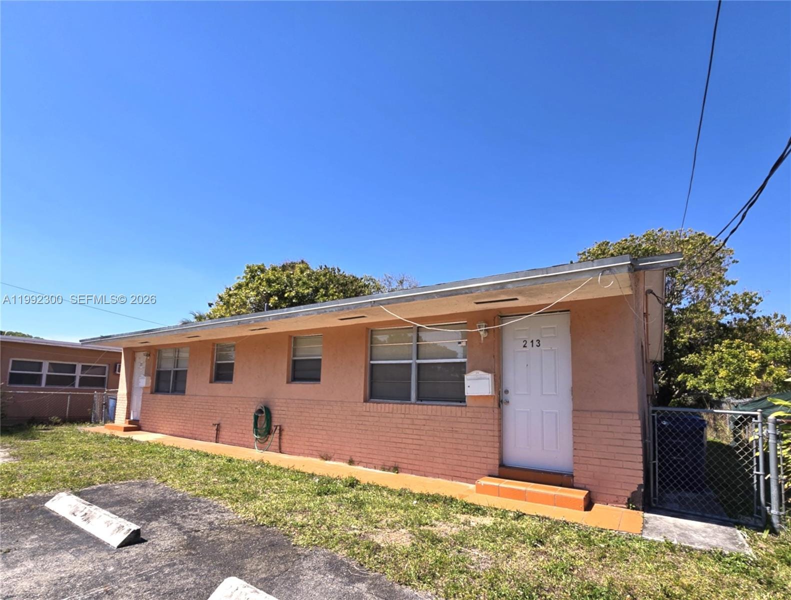 211 SE 10th Street, Hallandale Beach, FL 33009 photo 2