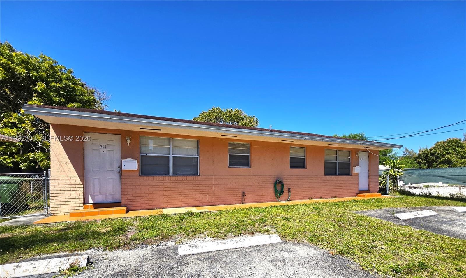 211 SE 10th Street, Hallandale Beach, FL 33009 photo 4