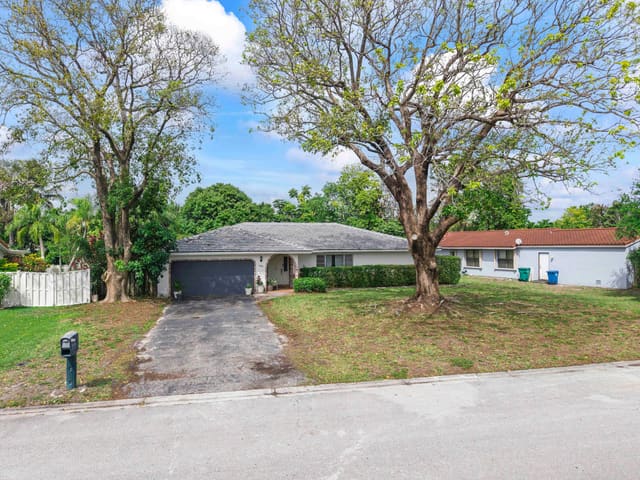 10601 NW 43rd Court, sold in Chevy Chase, Coral Springs, FL