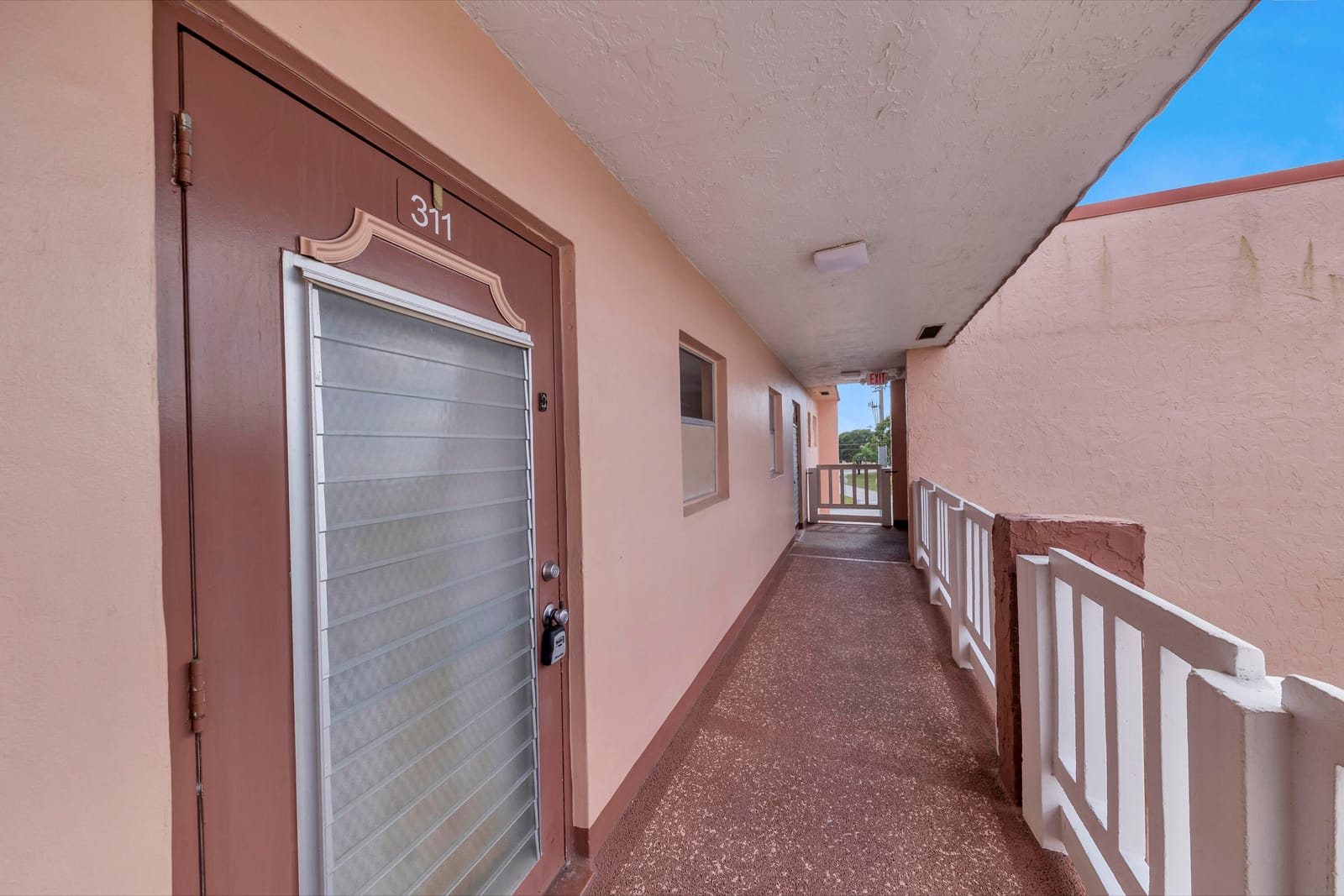 9401 Sunrise Lakes Boulevard 311, Sunrise, FL 33322 photo 2