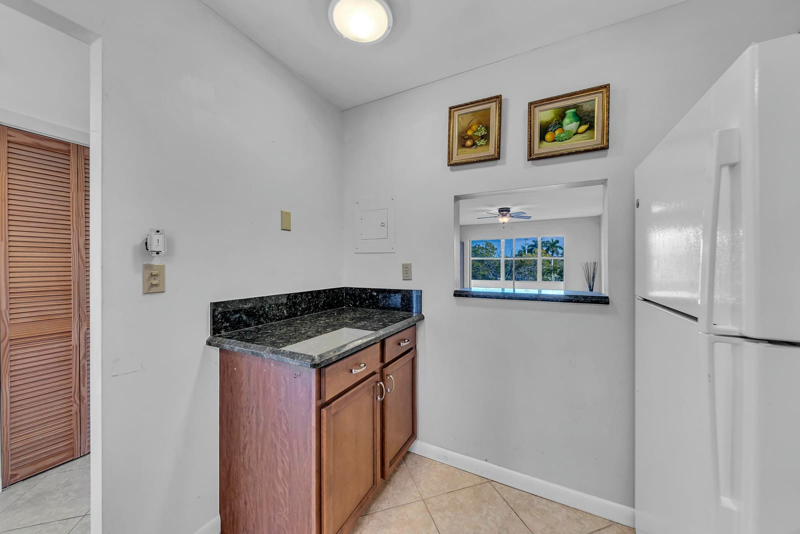 9401 Sunrise Lakes Boulevard 311, Sunrise, FL 33322 photo 17