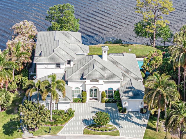 226 SW Palm Cove Drive, Palm Cove Golf & Yacht Club, Palm City, FL
