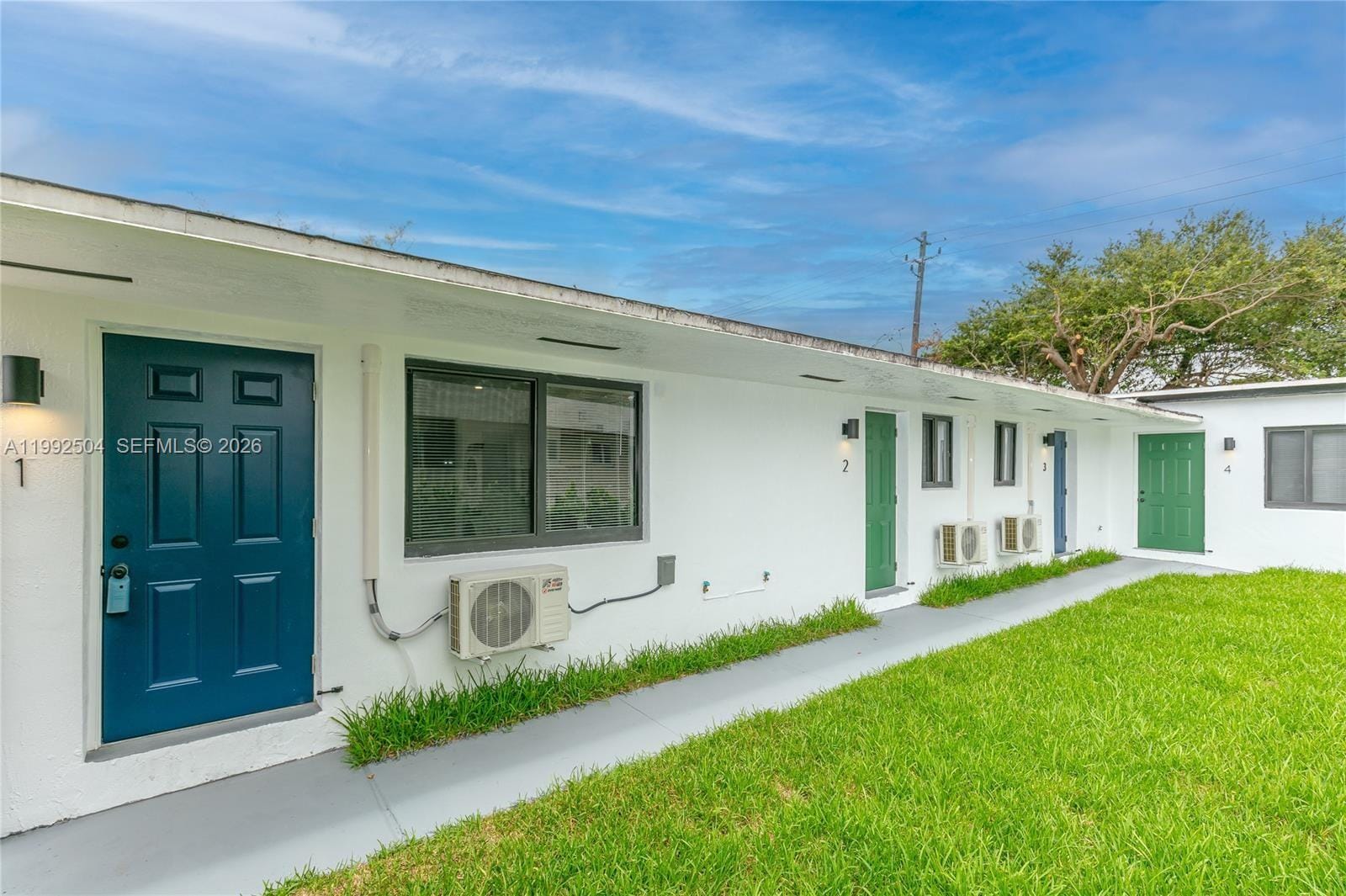 6125 SW 40th Court — photo 2