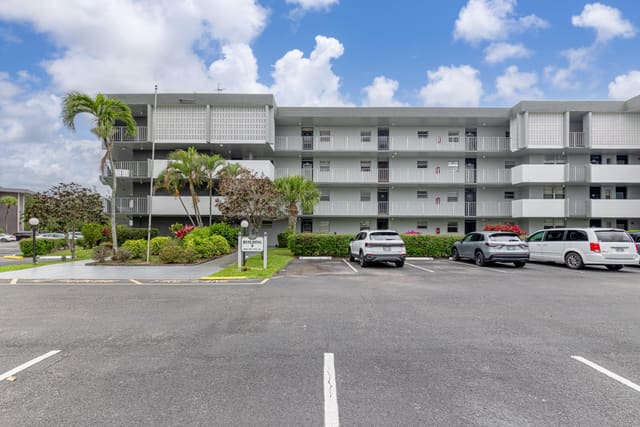 2861 NW 47th Terrace 305b, Lauderdale Lakes, FL 33313